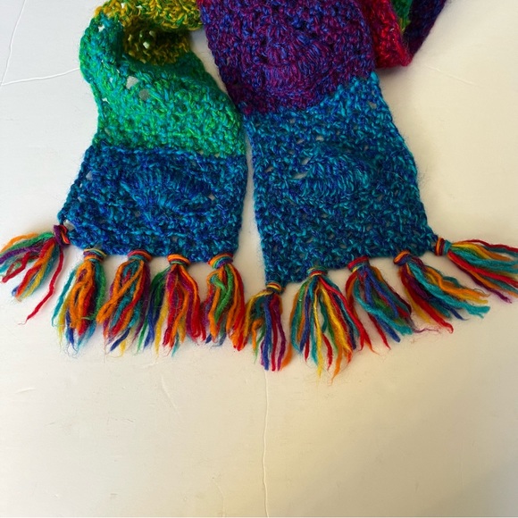 Rainbow wool crochet fringed scarf made in Nepal - Picture 2 of 8